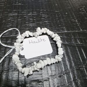 Howlite Chip Stretch Bracelet - White Marble Beads